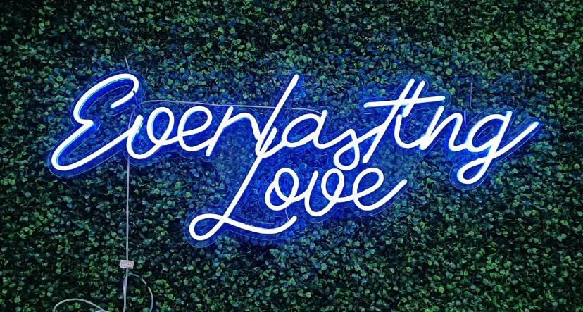 Everlasting Love Neon Sign