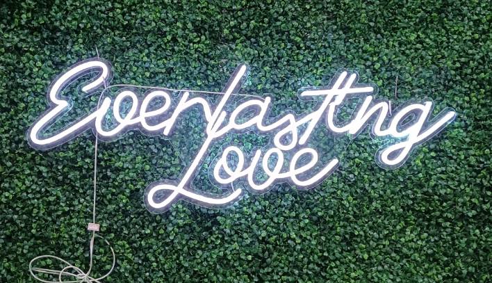 Everlasting Love Neon Sign